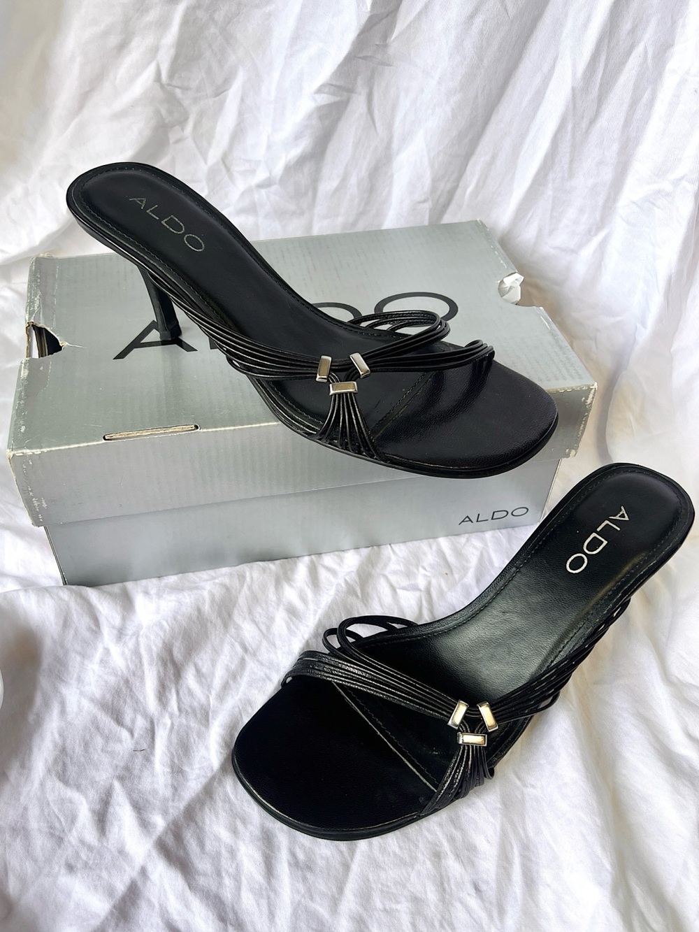🖤Vintage // Aldo Strappy Heeled Sandals🖤